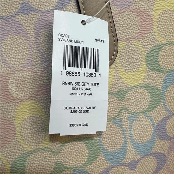Coach City Tote Bag In Rainbow Signature
Canvas CDA93 Sand Multi - Picture 9 of 10